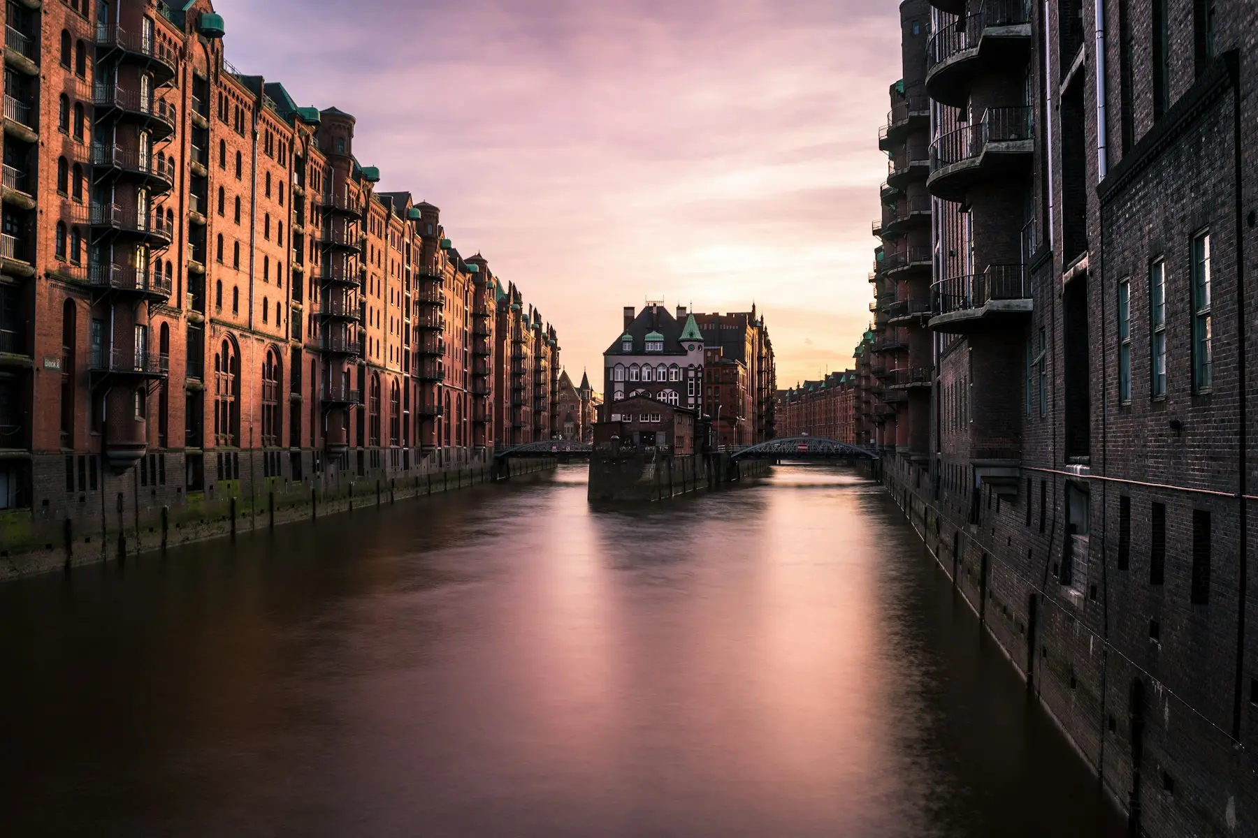 Die Hamburger Speicherstadt im Abendlicht